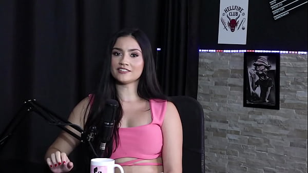 Seu primeiro conteúdo pornô veio com um ficante, e teve boa experiência com um ator, e seu ménage… – Karen Gonçalves (SHEER/RED)